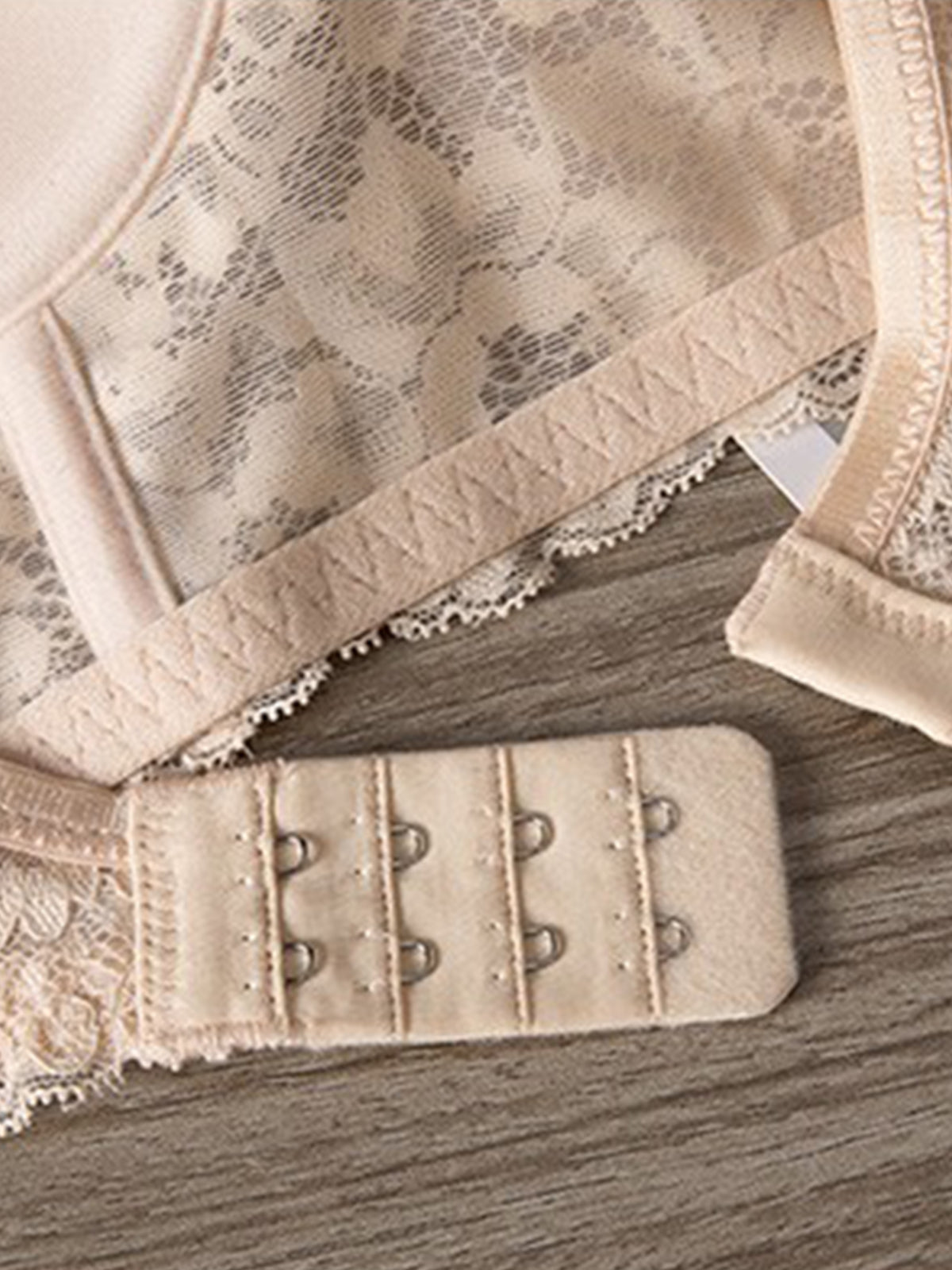 Sujetador con aros suave con encaje en la parte trasera del pecho