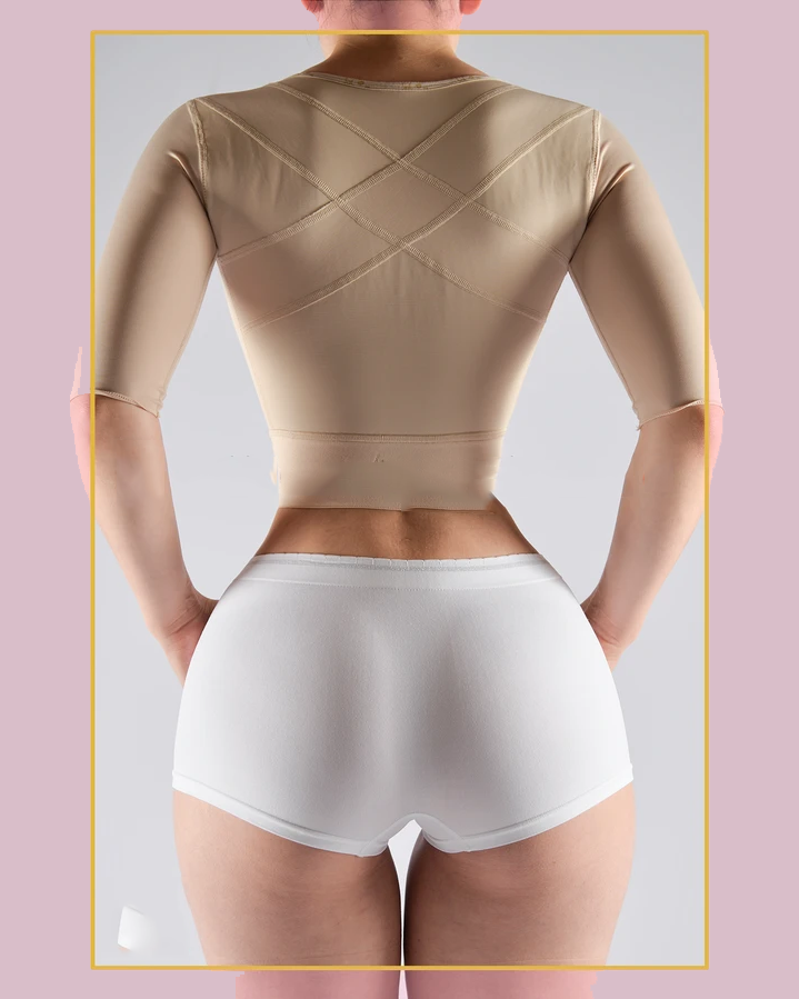 Top sin tirantes con capucha con botonadura en la manga media