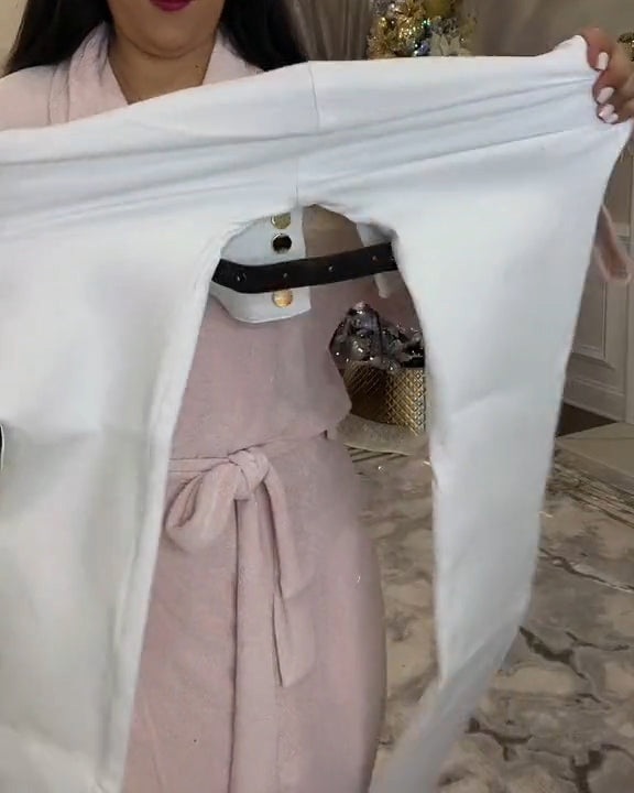 Vaqueros con curvas de corte alto y corte ajustado