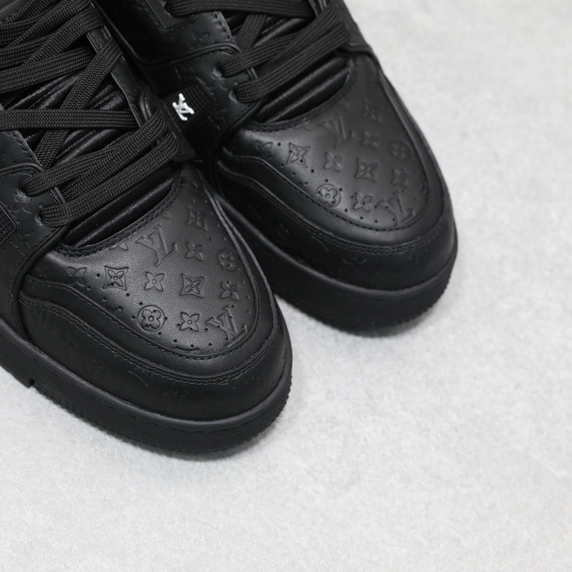 LOUIS VUITTON TRAINERS