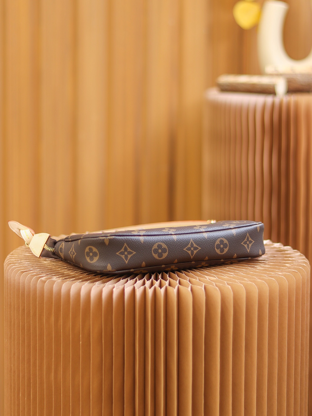 LV POCHETTE ACCESSOIRES