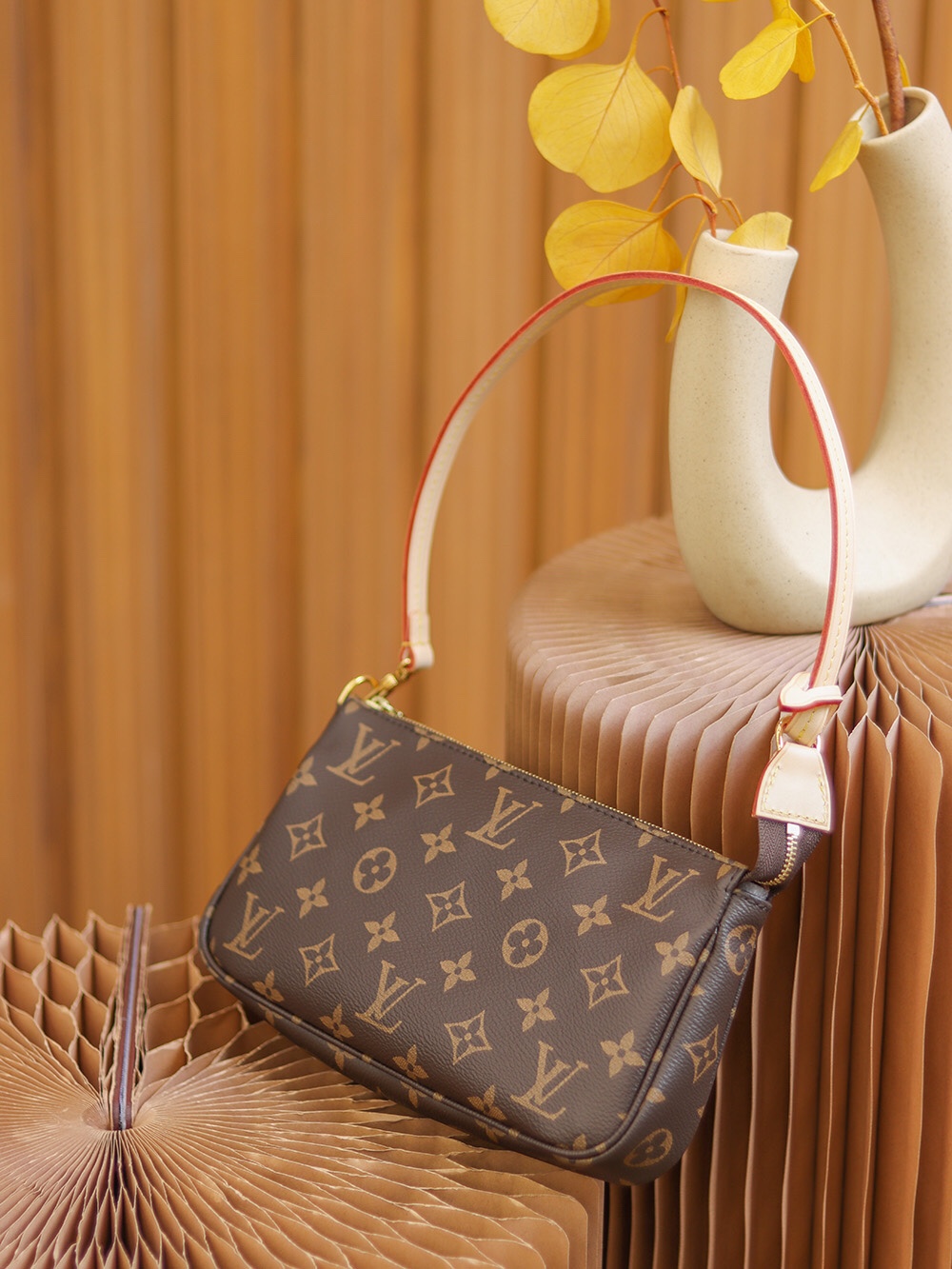 LV POCHETTE ACCESSOIRES