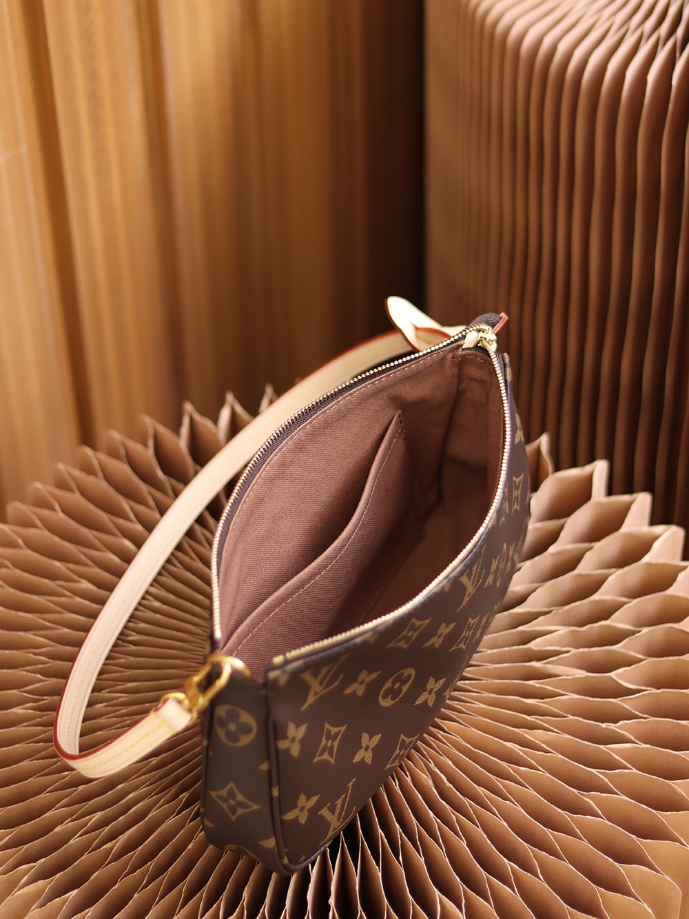 LV POCHETTE ACCESSOIRES