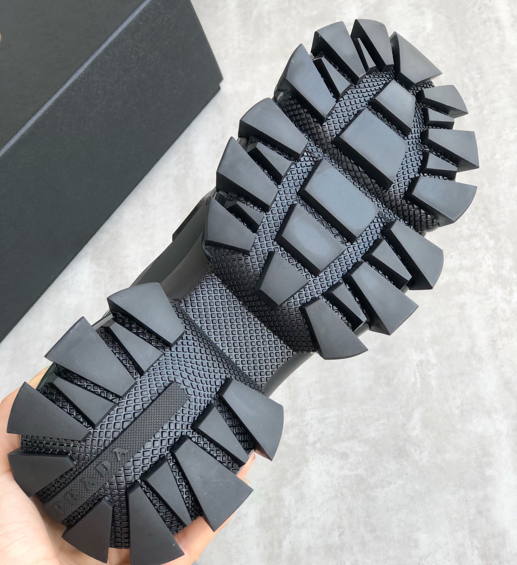 PRADA SNEAKER