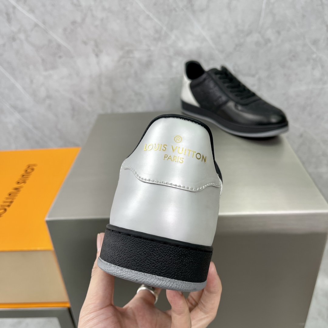 LOUIS VUITTON Rivoli
