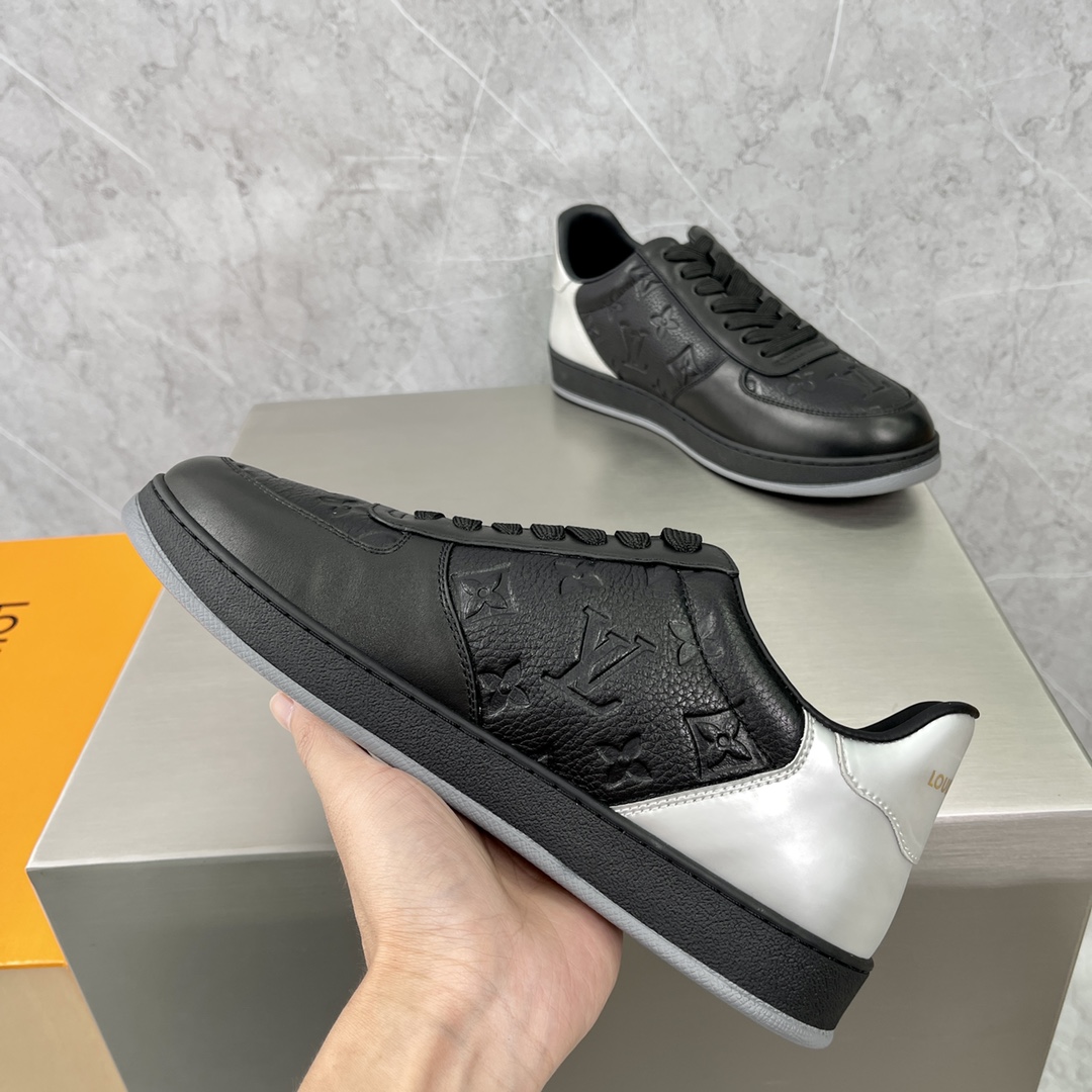 LOUIS VUITTON Rivoli