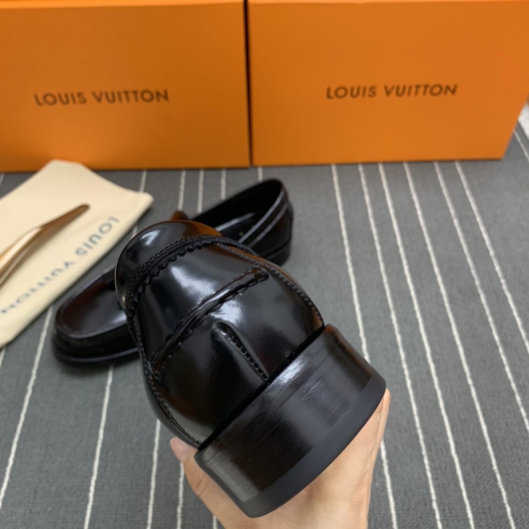 LOUIS VUITTON SHOES 