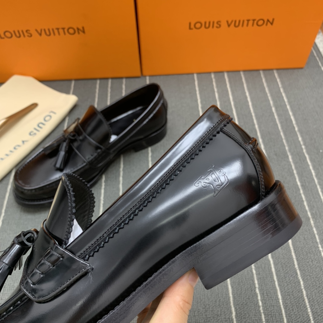 LOUIS VUITTON SHOES 
