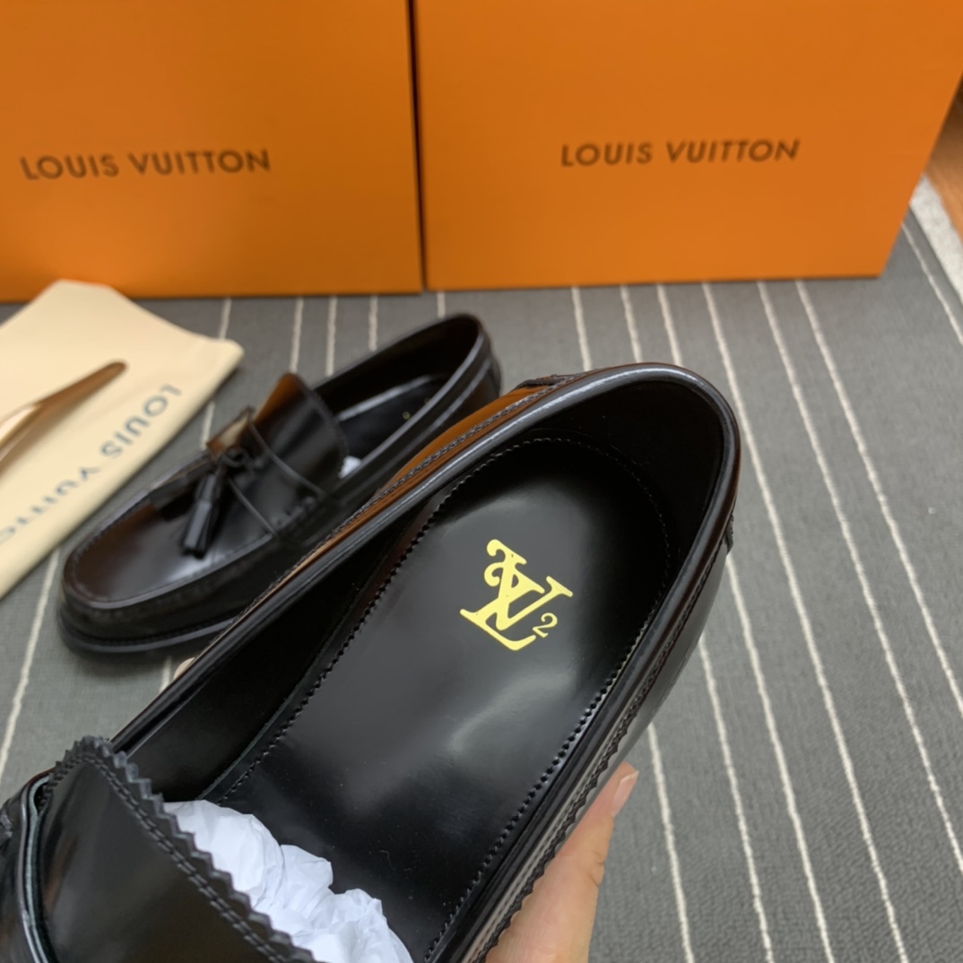 LOUIS VUITTON SHOES 