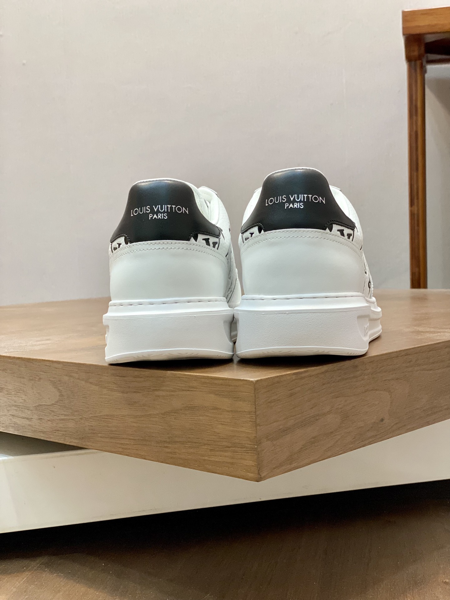 LV SNEAKER