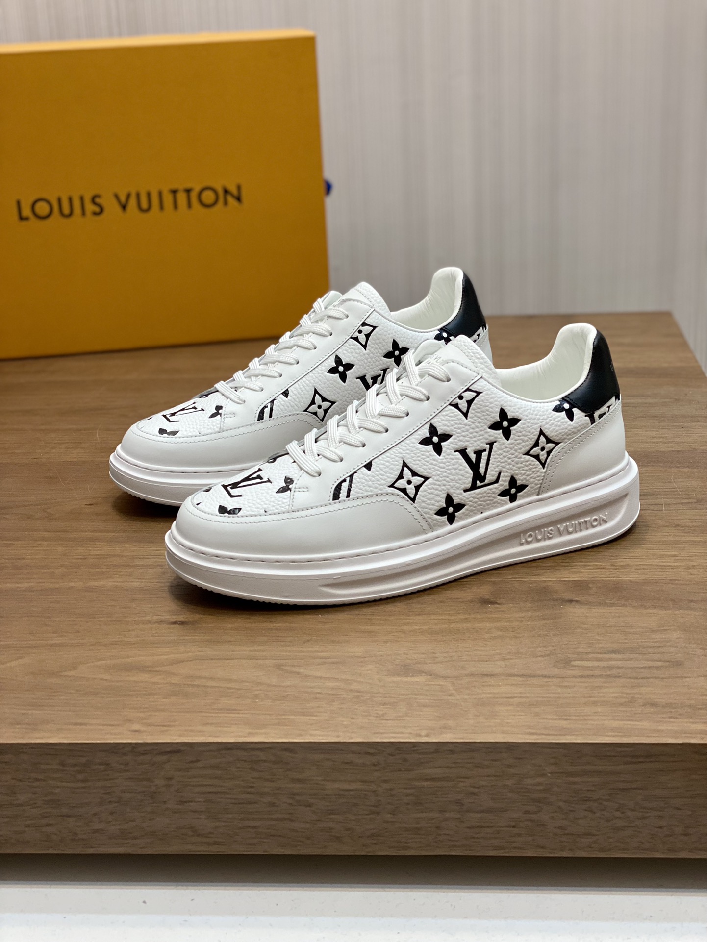 LV SNEAKER