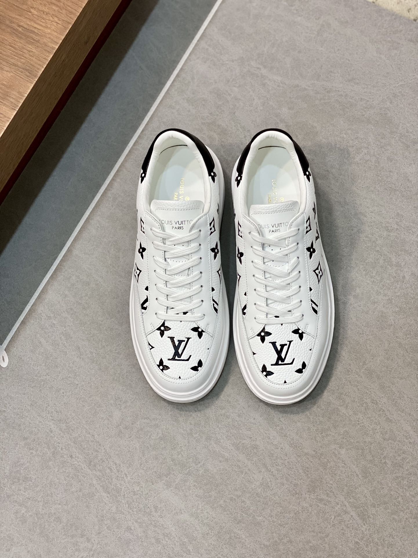LV SNEAKER