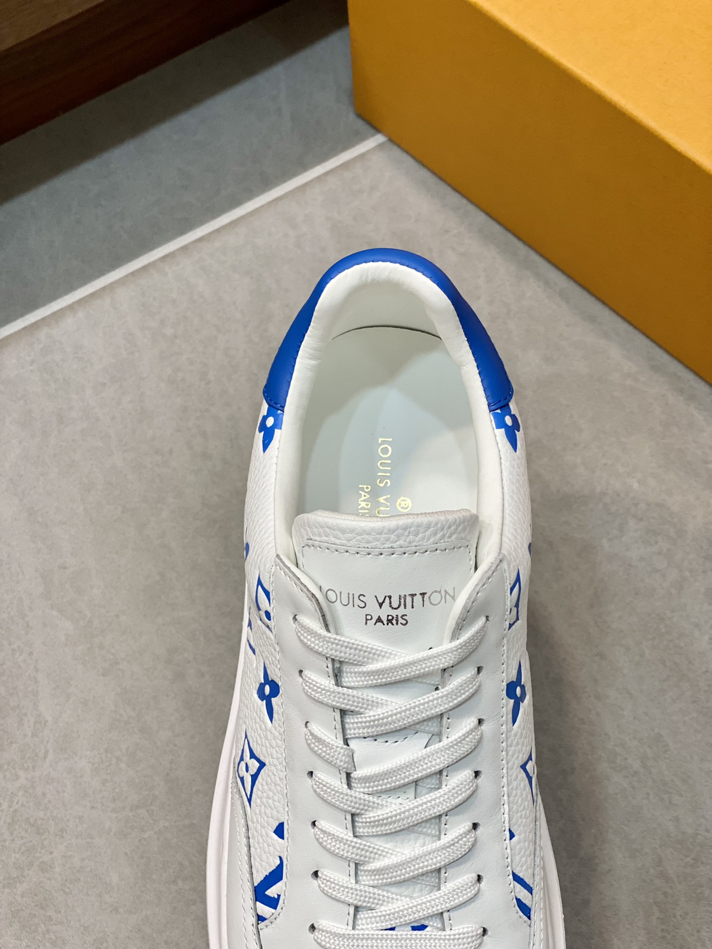 LV SNEAKER