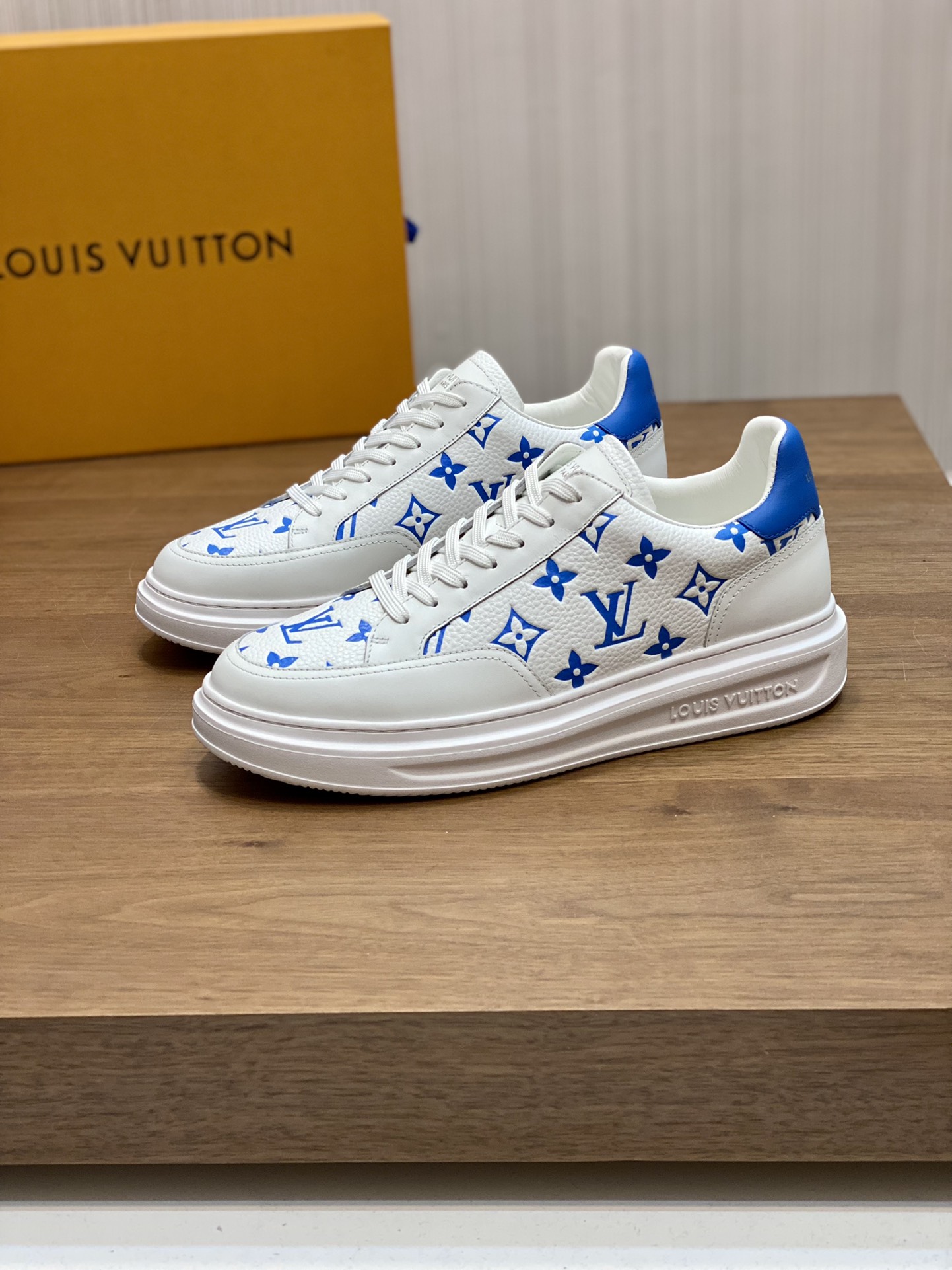 LV SNEAKER