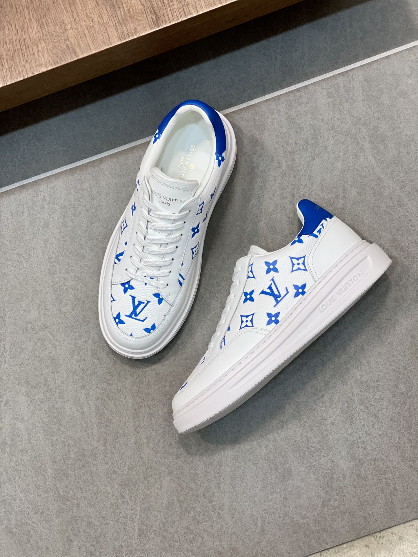 LV SNEAKER