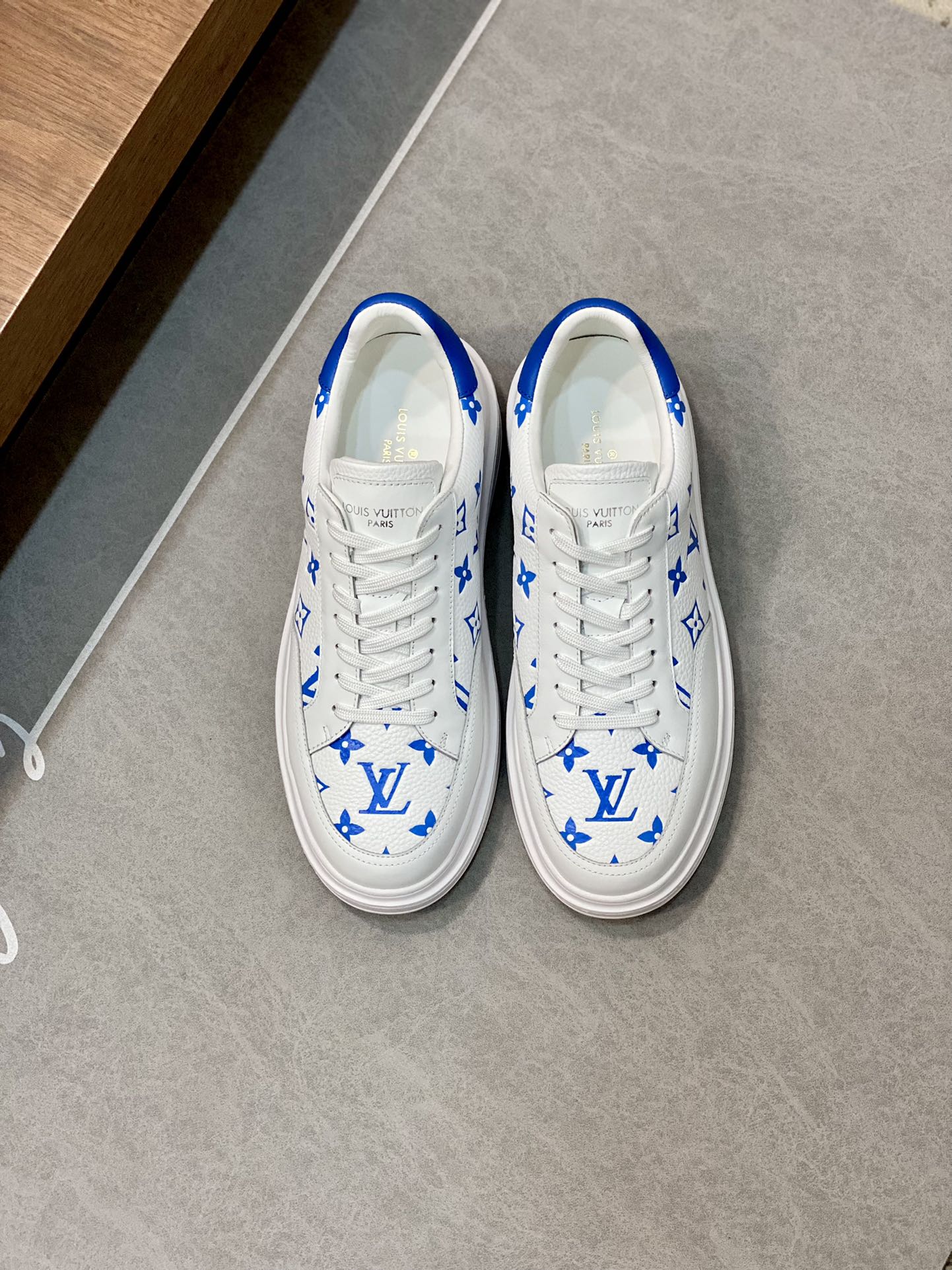 LV SNEAKER