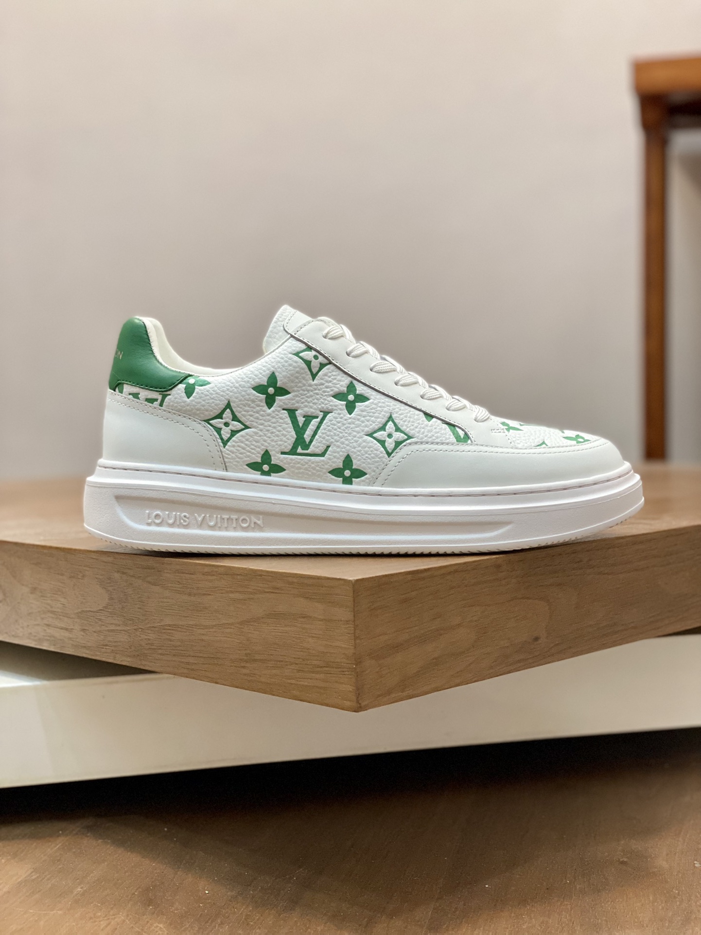 LV TRAINER