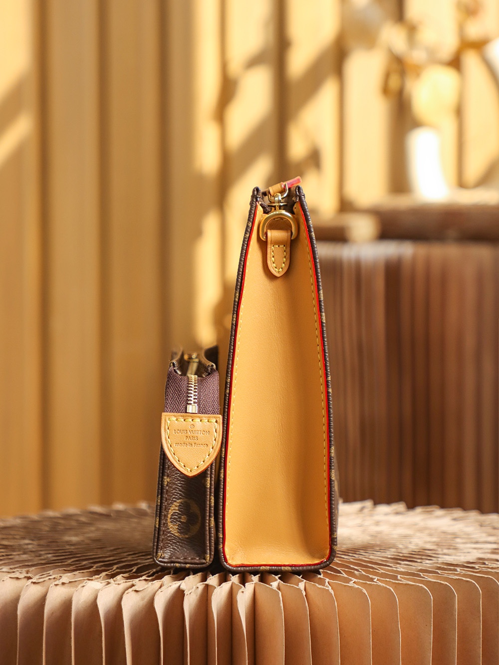 LV TOILETRY 26