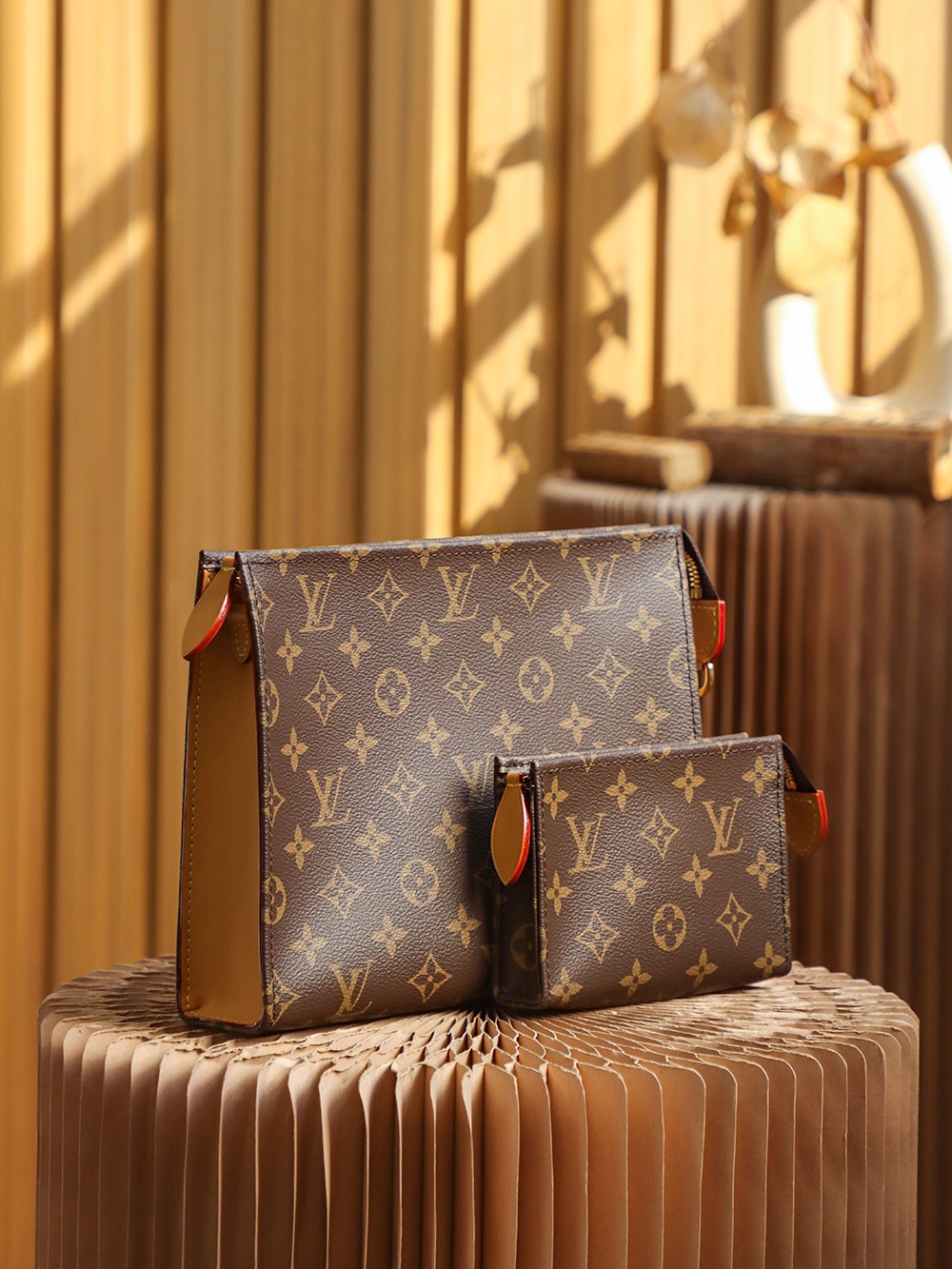 LV TOILETRY 26