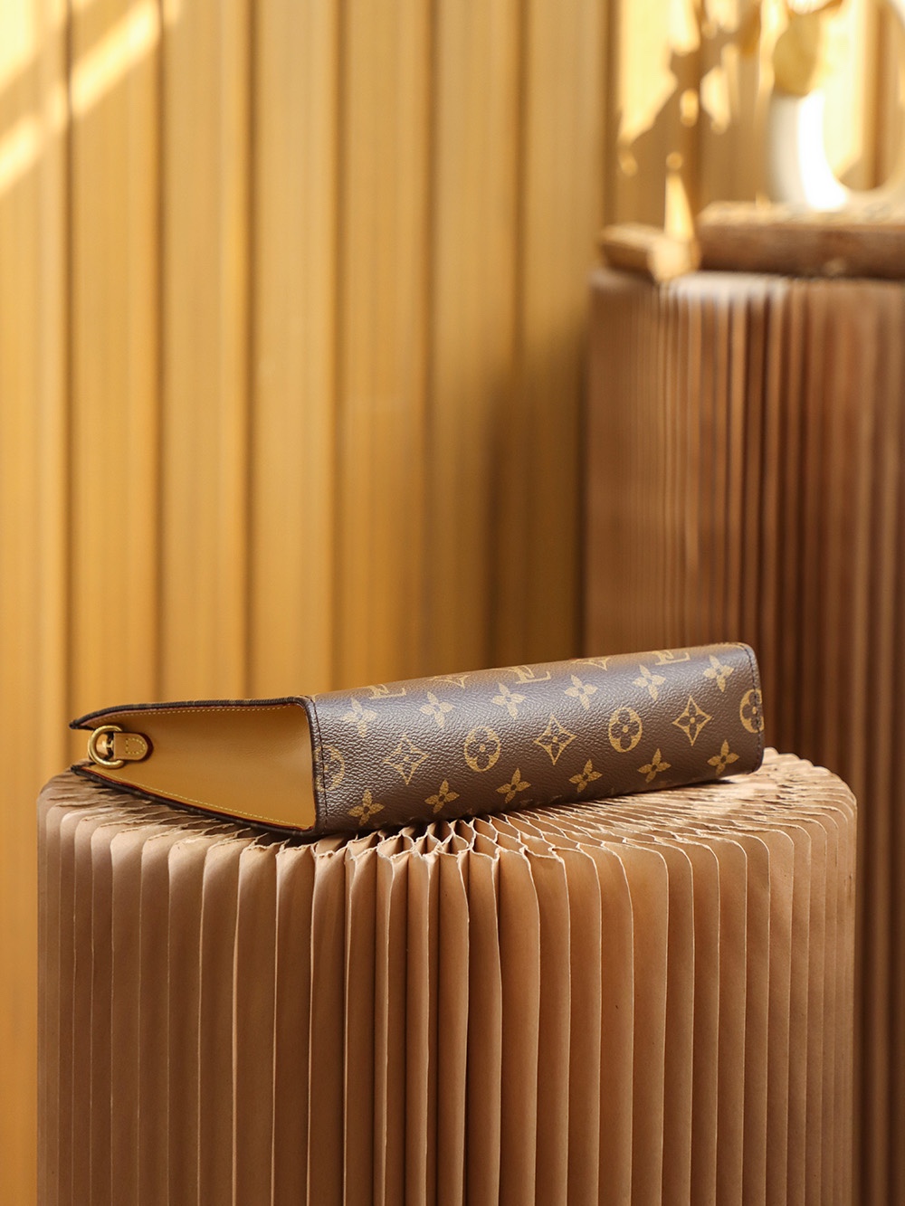 LV TOILETRY 26