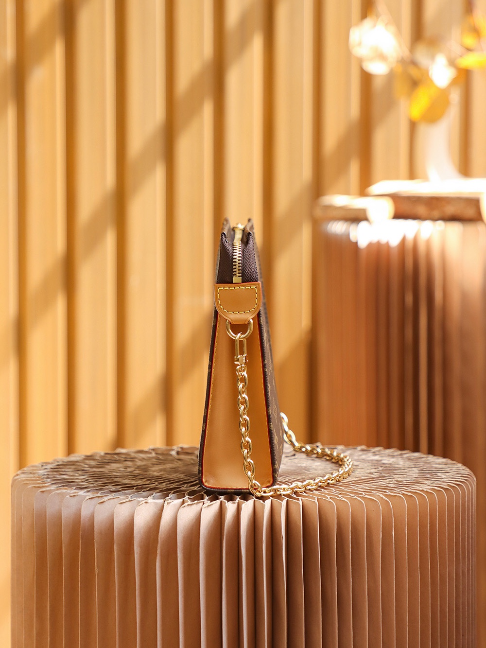LV TOILETRY 26