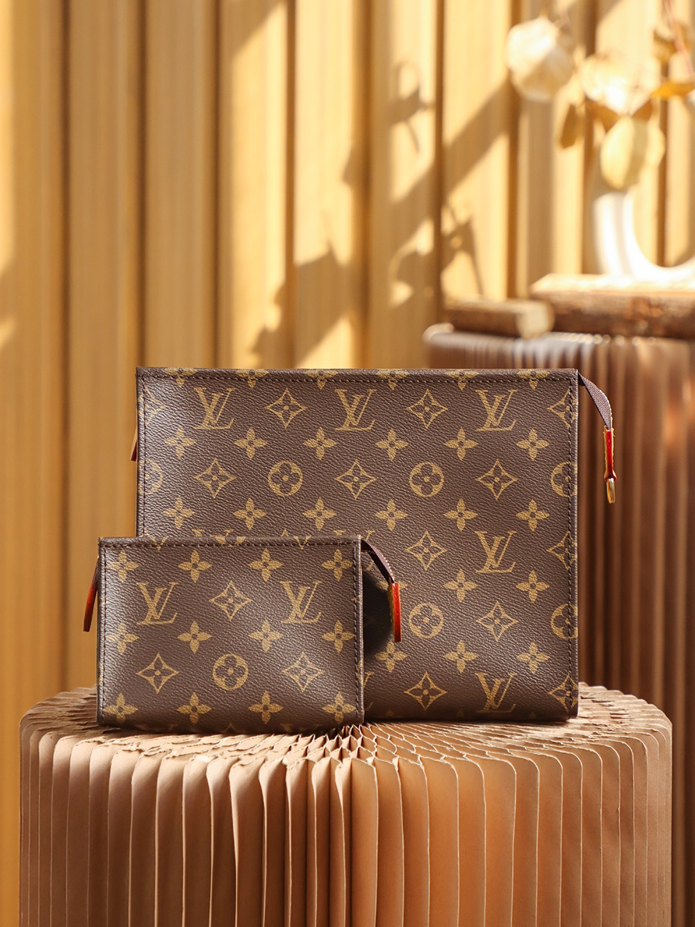 LV TOILETRY 26