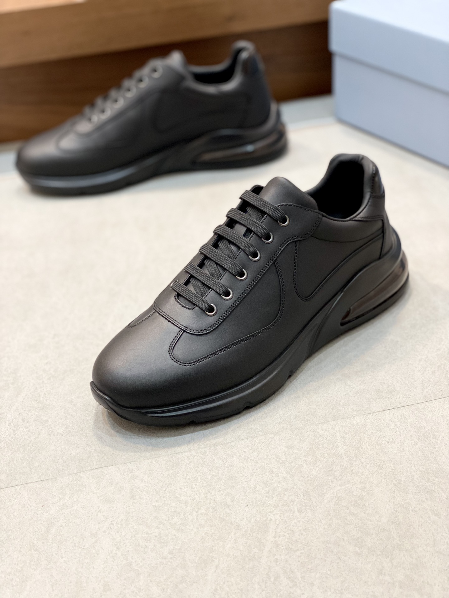 PRADA SNEAKER