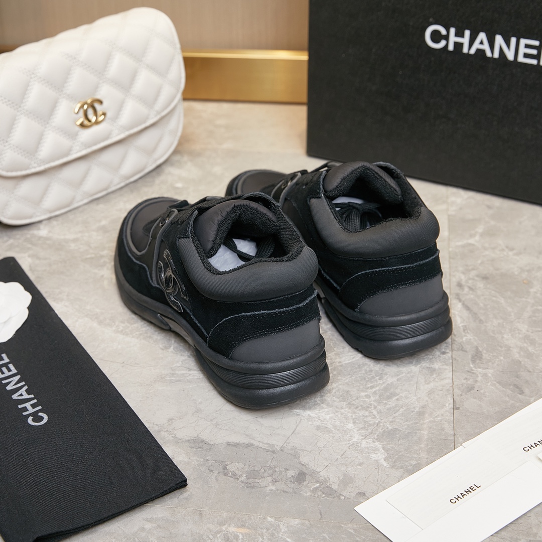 CHANEL SNEAKER