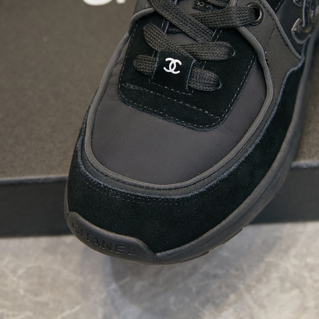 CHANEL SNEAKER
