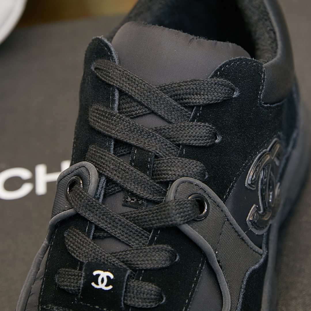 CHANEL SNEAKER