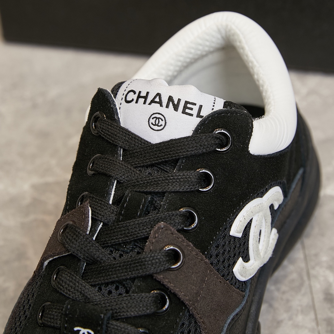 CHANEL SNEAKER