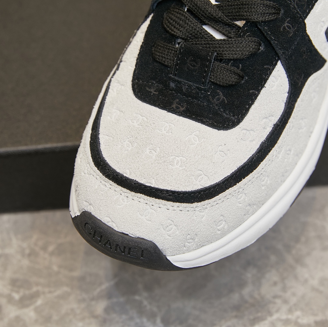 CHANEL SNEAKER