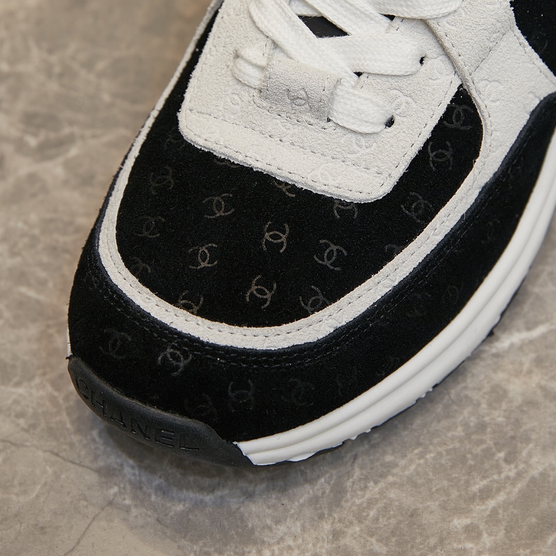 CHANEL SNEAKER