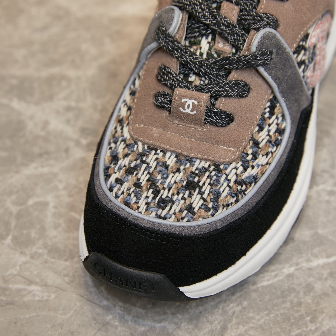 CHANEL SNEAKER