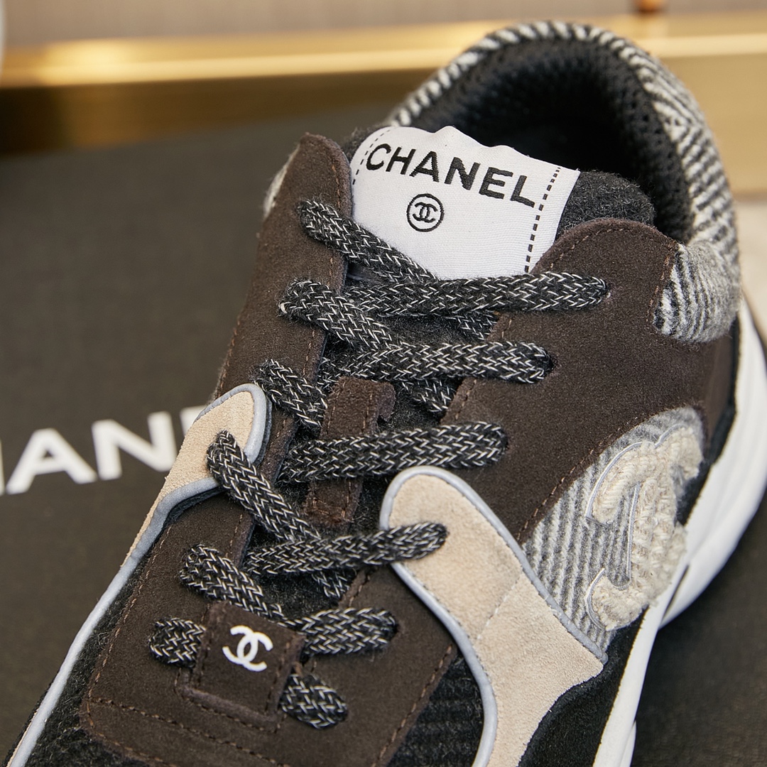 CHANEL SNEAKER
