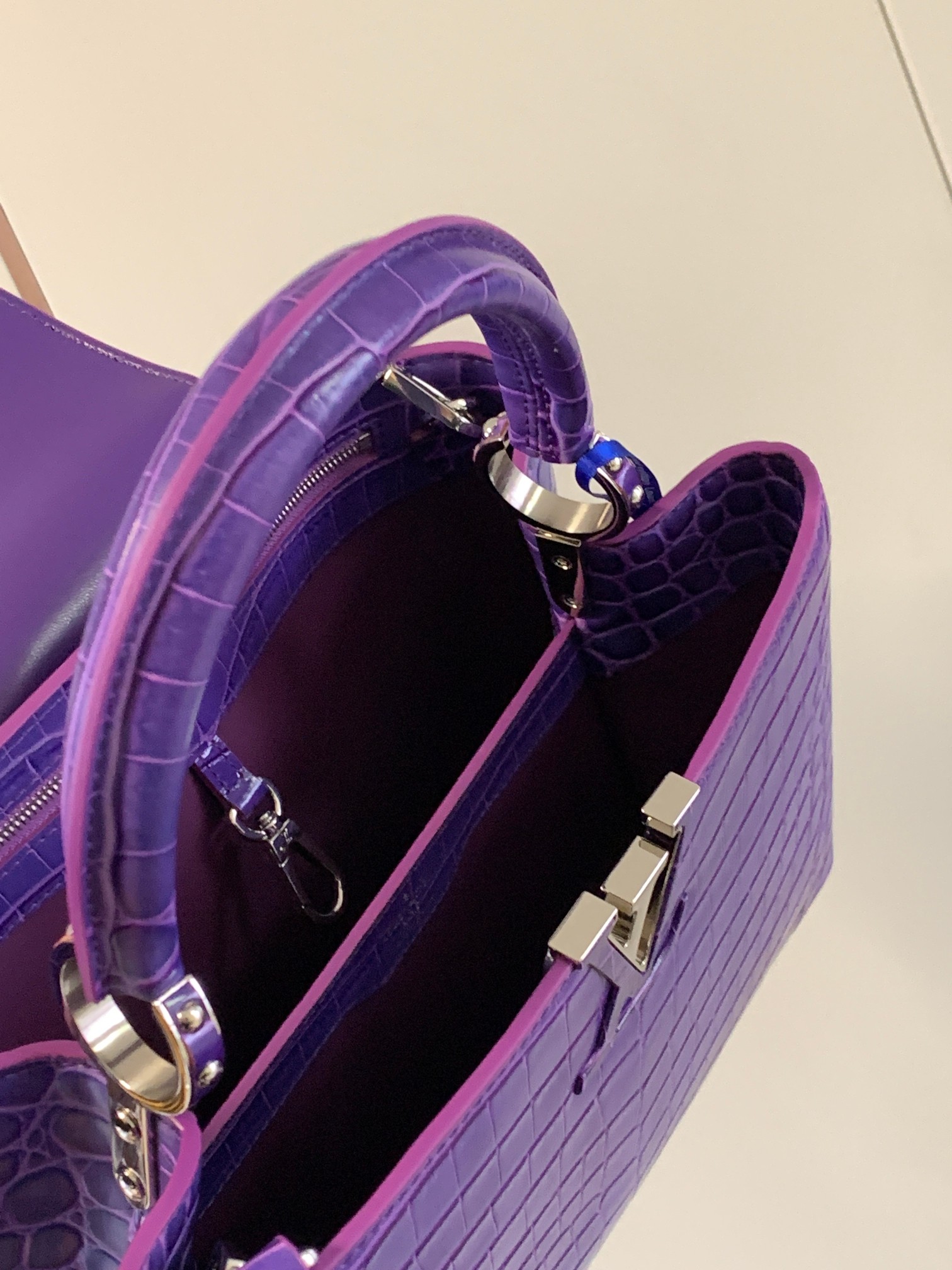 LV Capucines