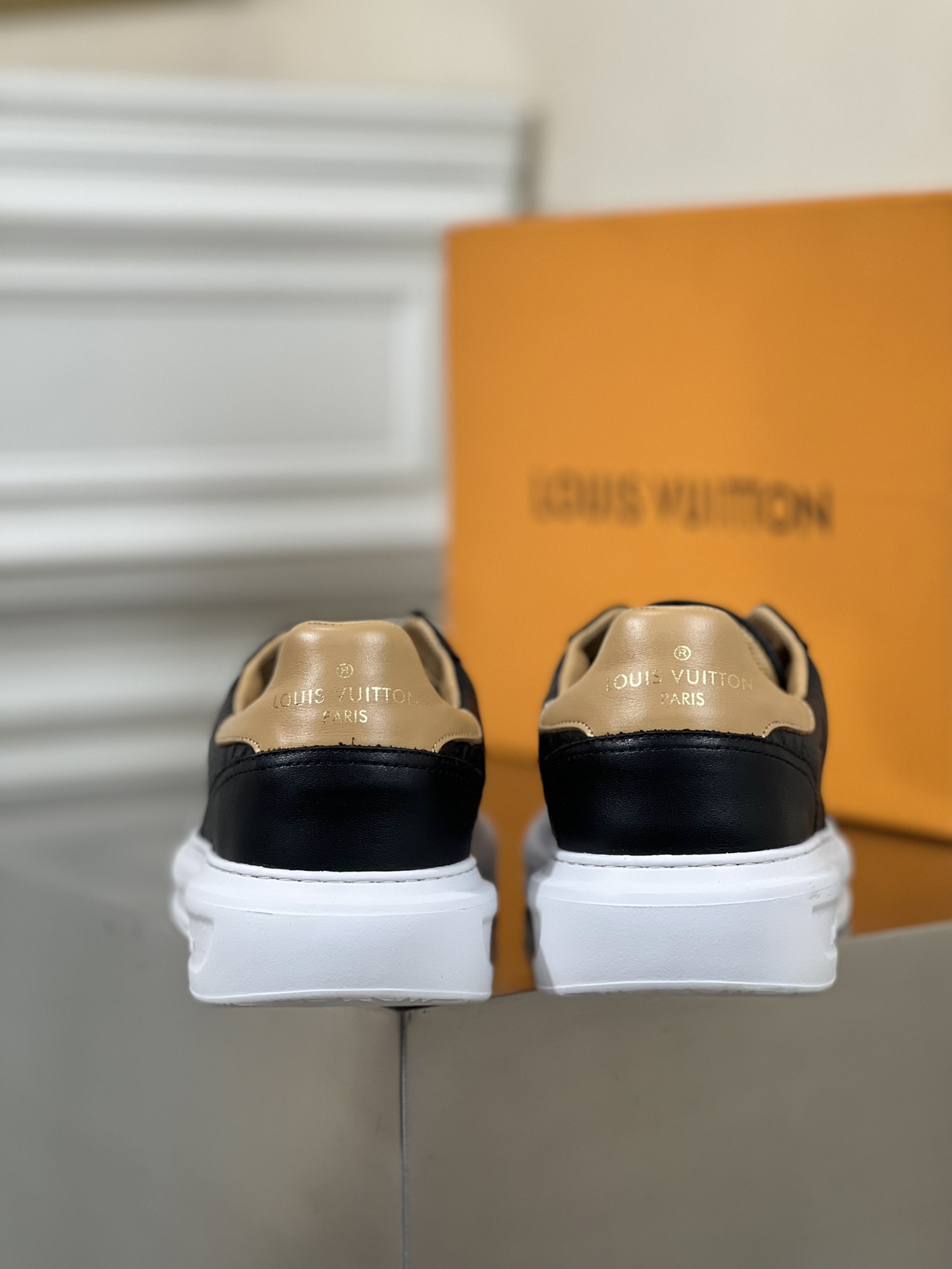 LV SNEAKER