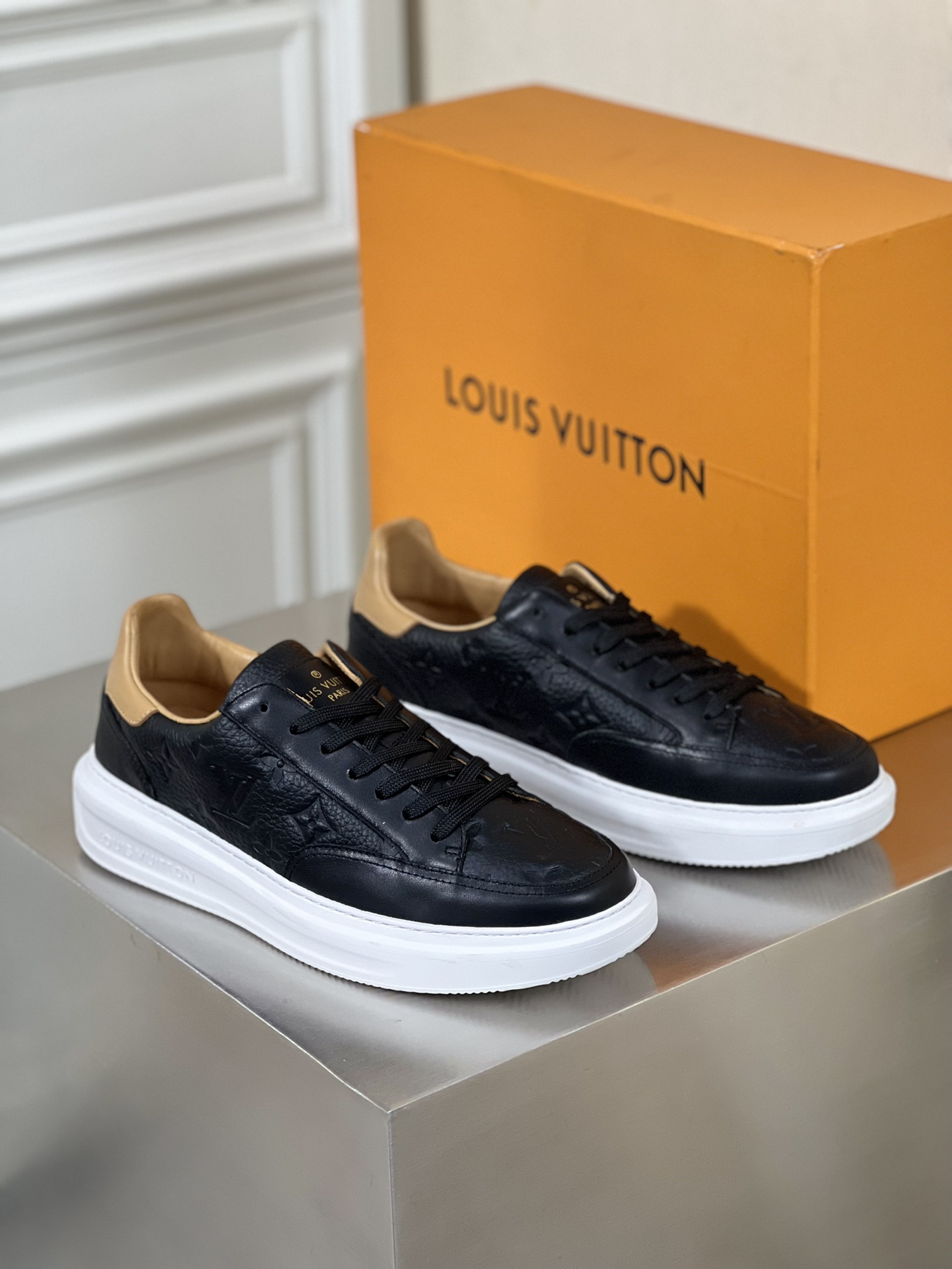 LV SNEAKER