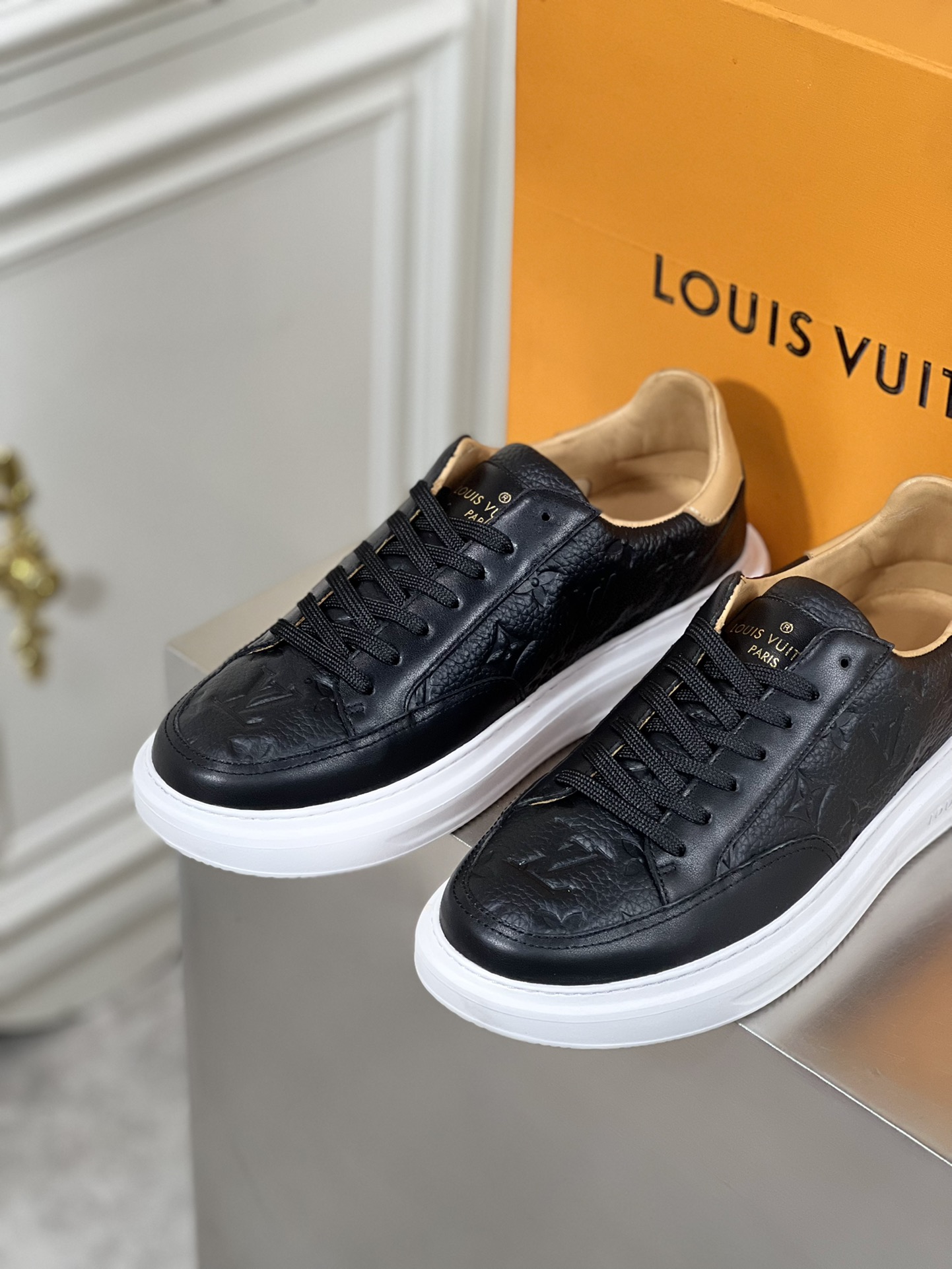 LV SNEAKER