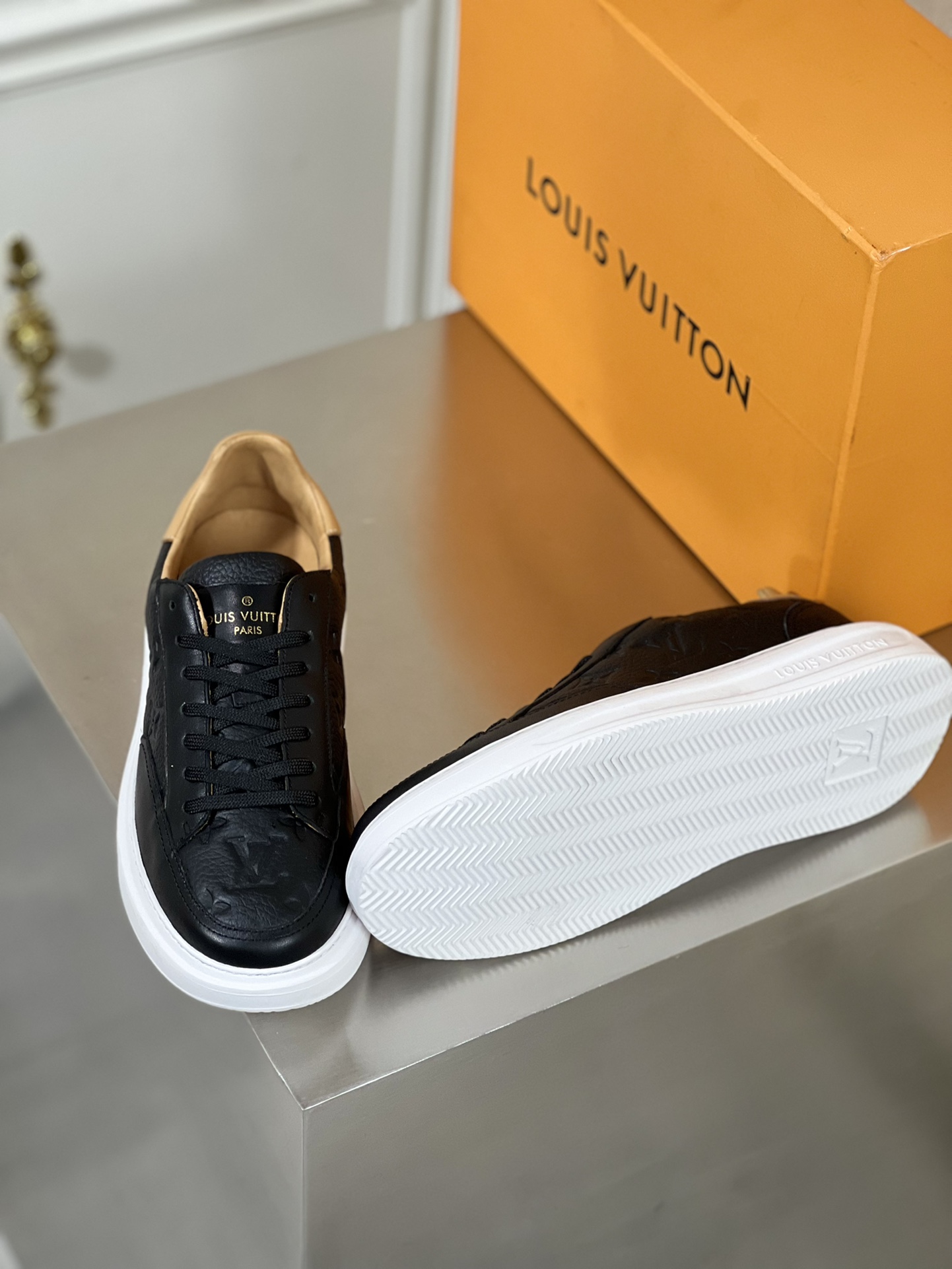 LV SNEAKER