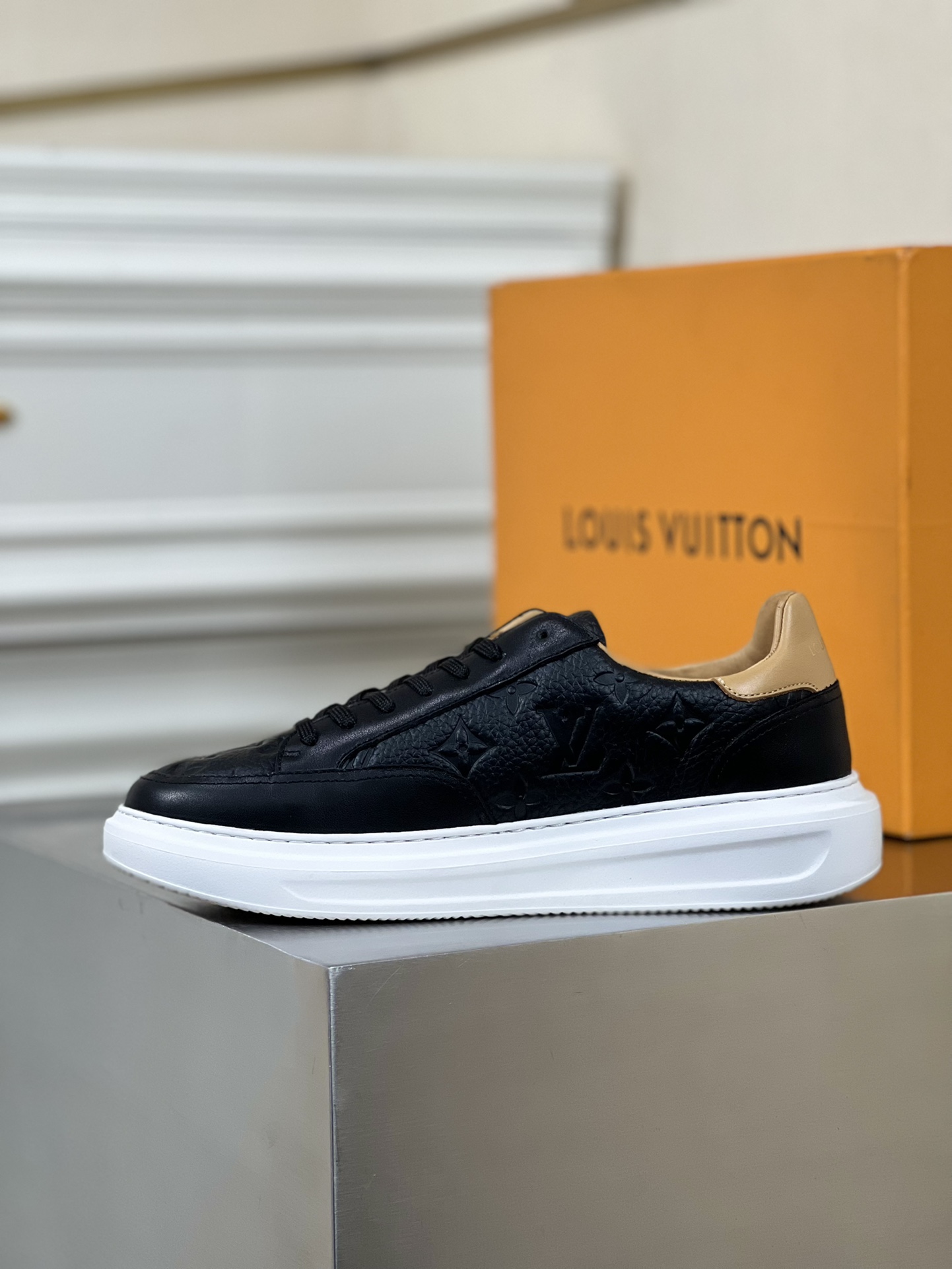 LV SNEAKER