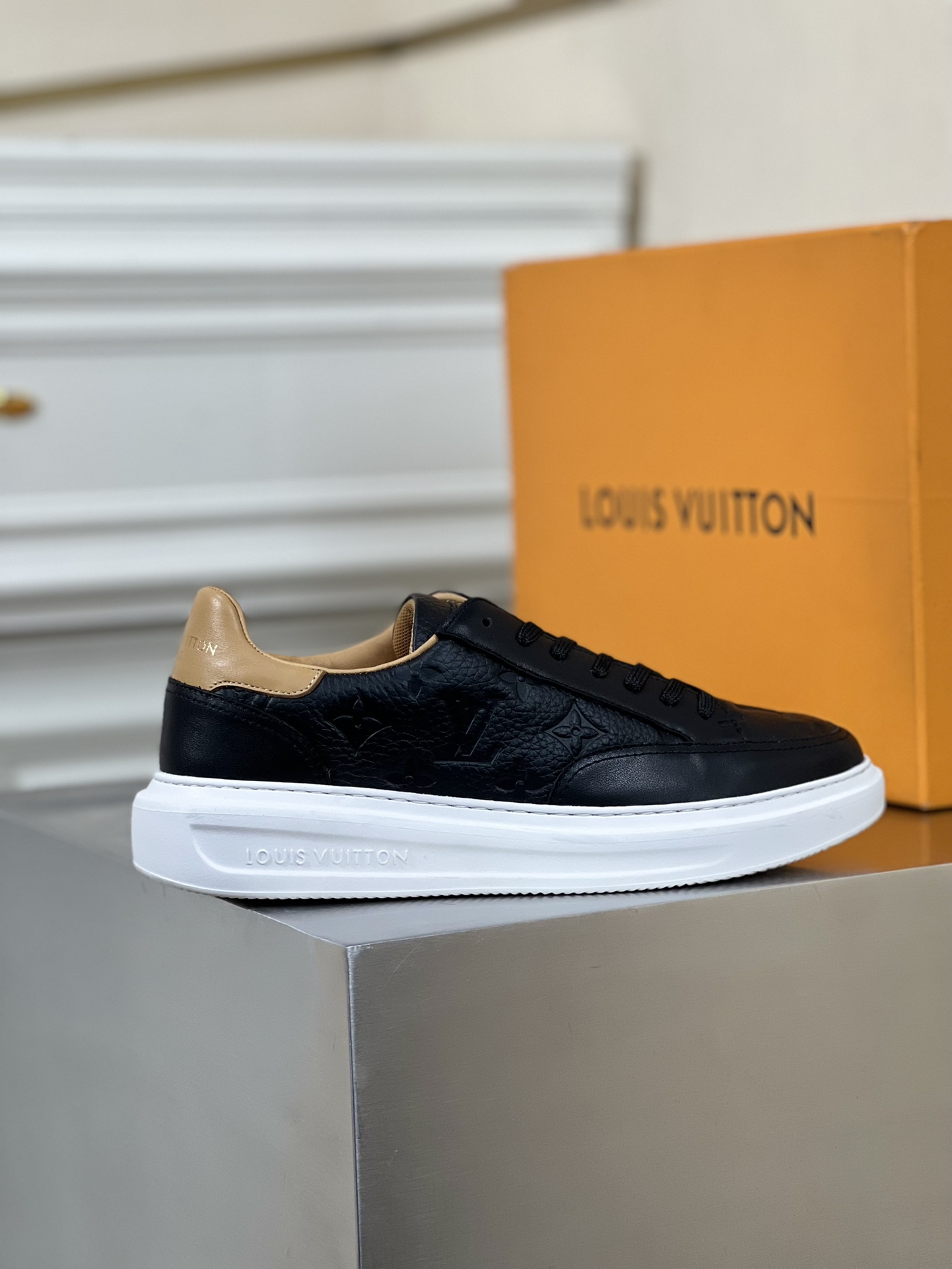 LV SNEAKER