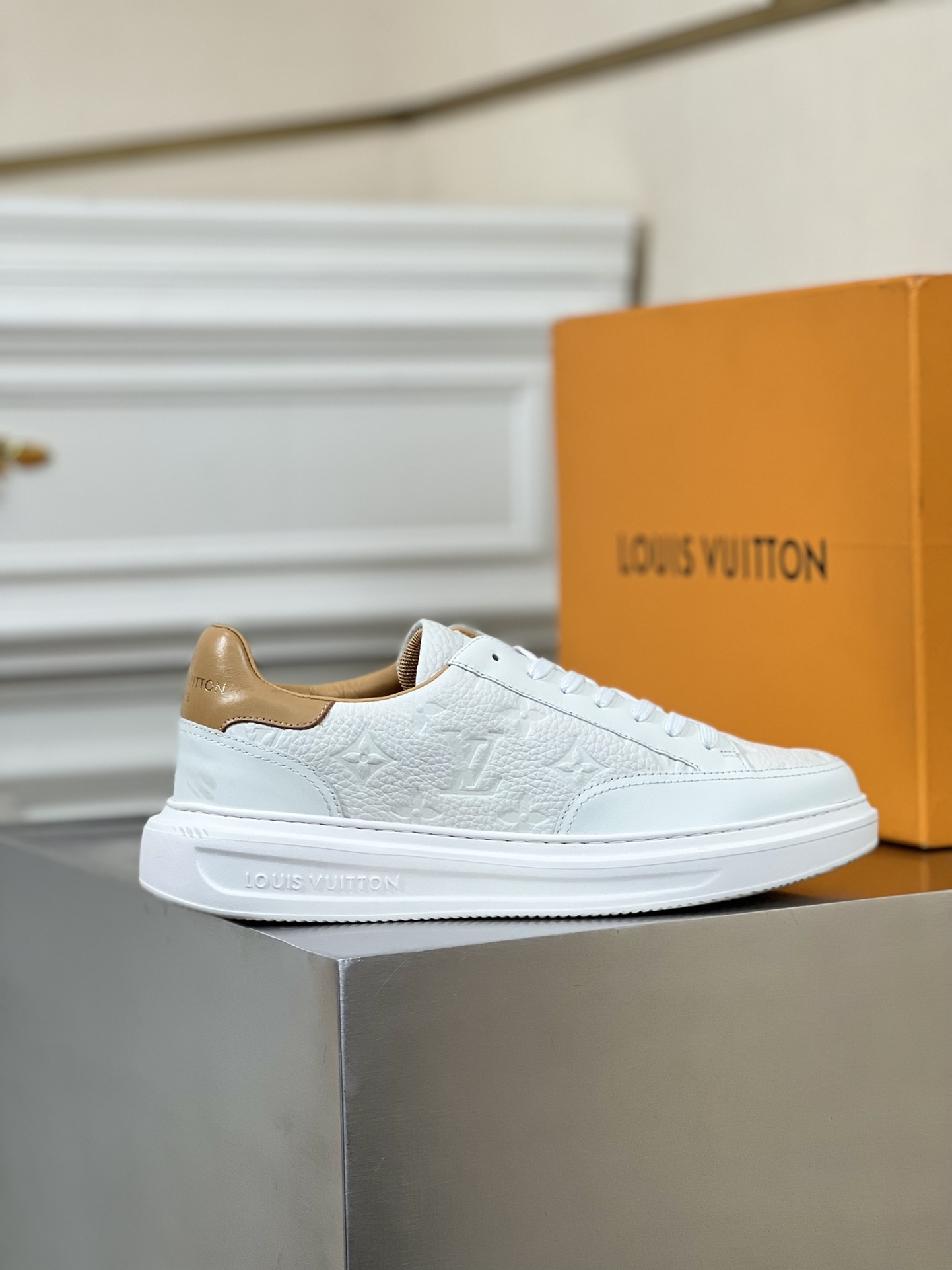 LV SNEAKER