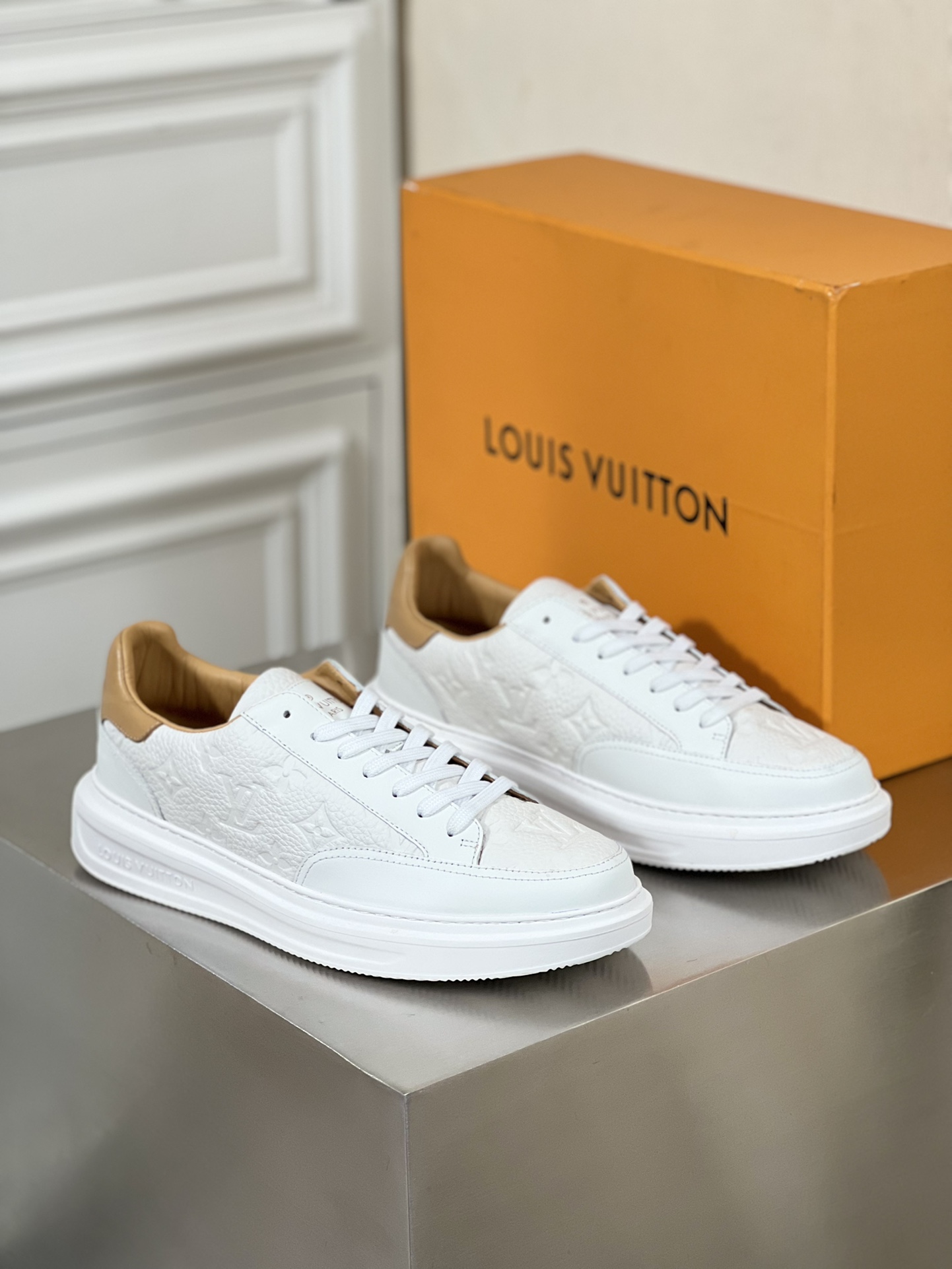 LV SNEAKER