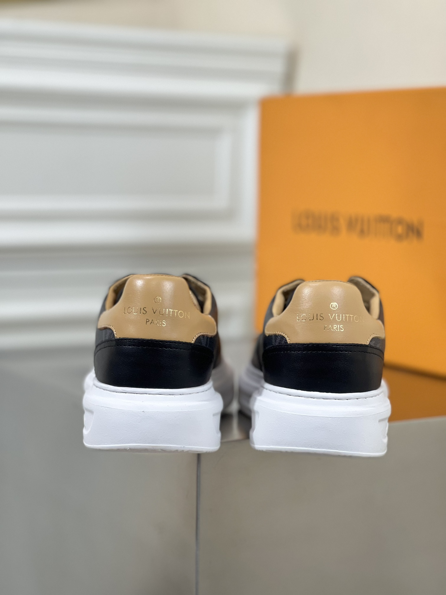LV SNEAKER