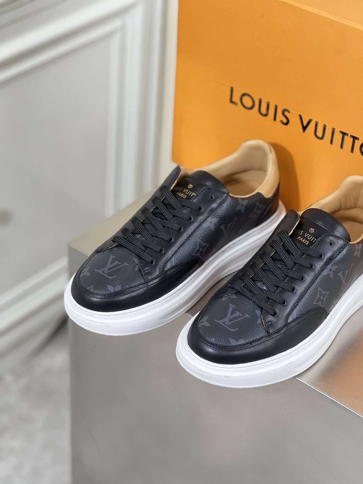 LV SNEAKER