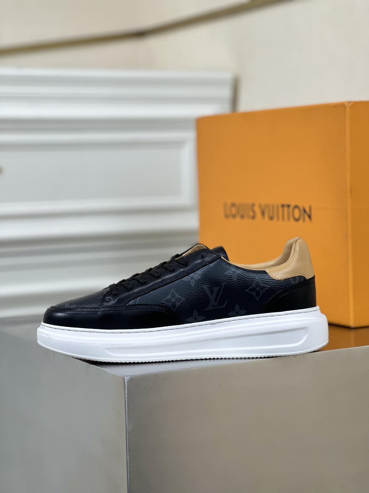 LV SNEAKER