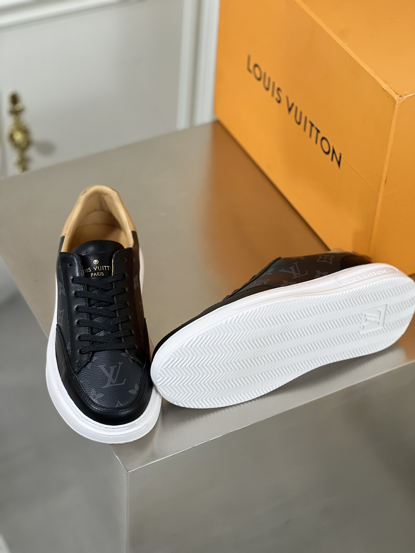 LV SNEAKER