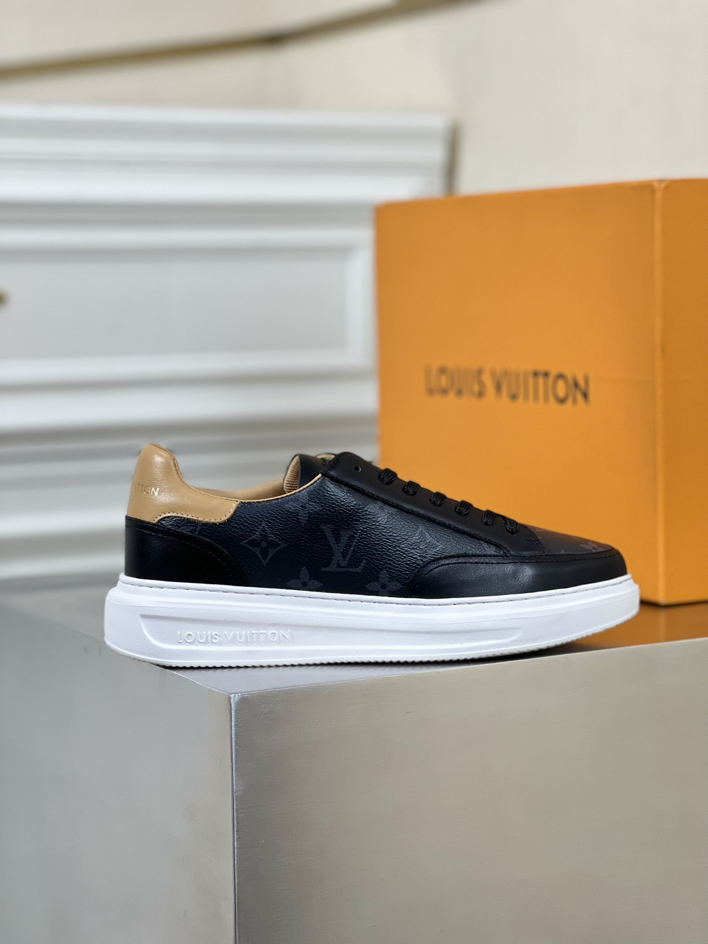 LV SNEAKER