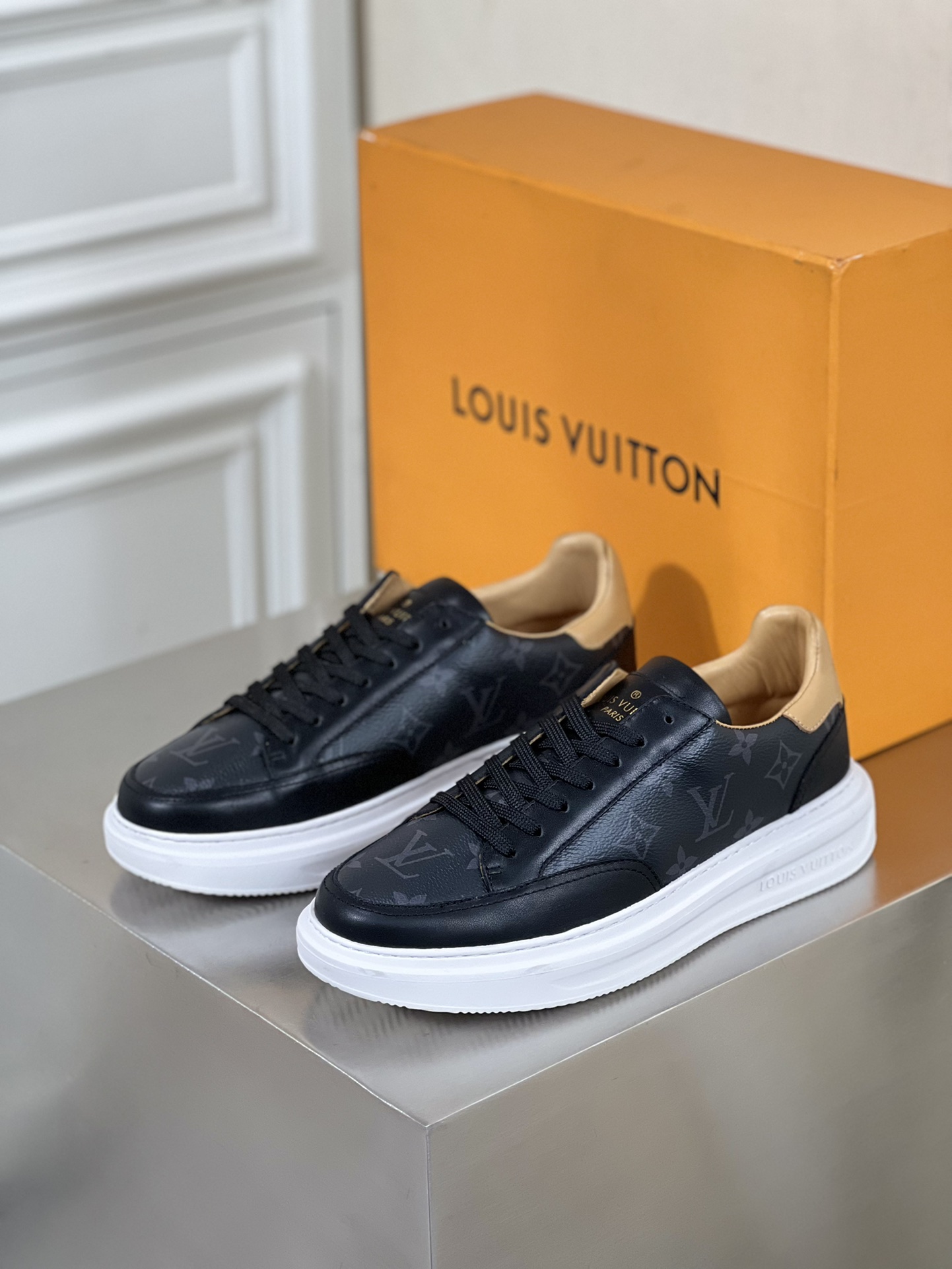 LV SNEAKER